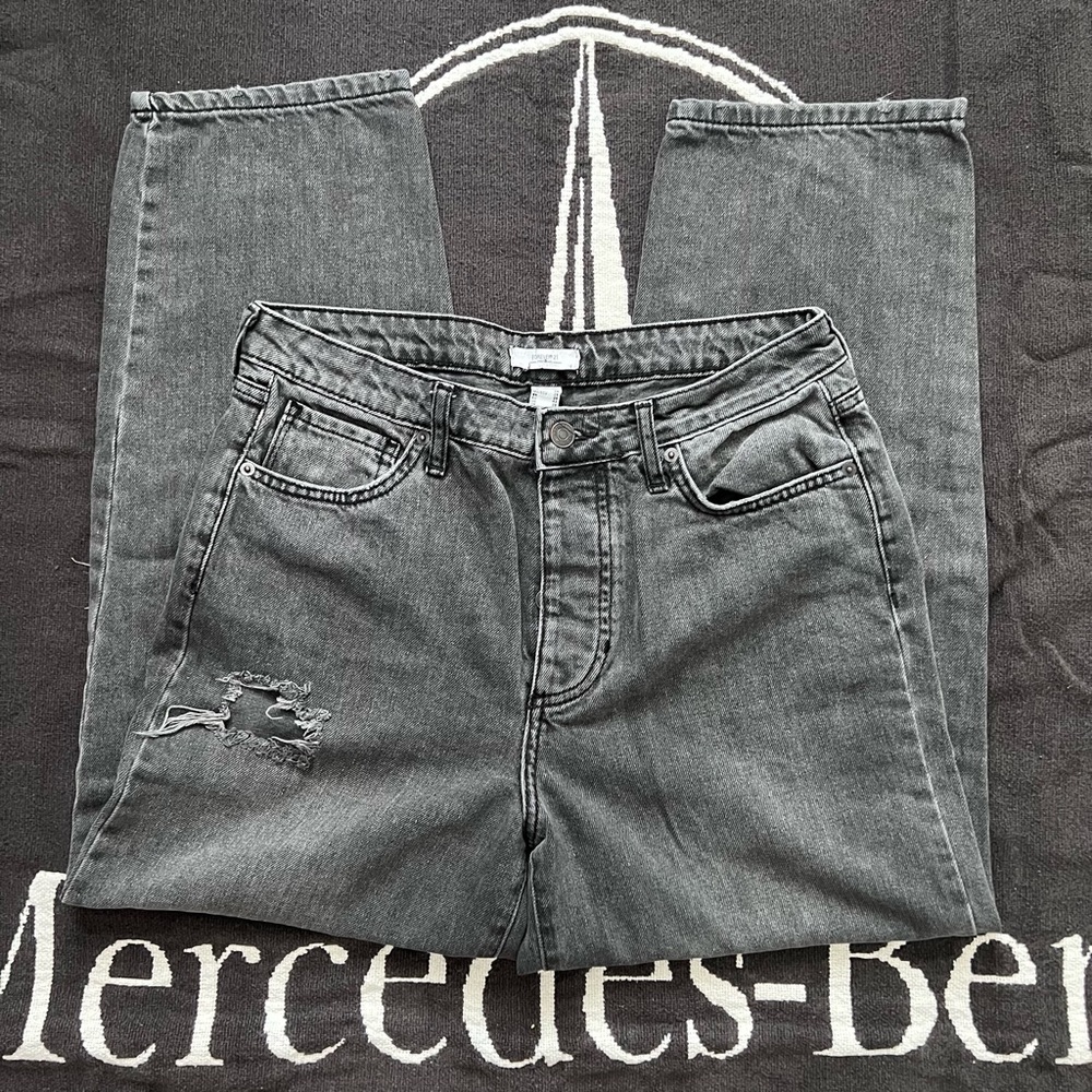 Women’s Forever 21 Black Jeans with holes